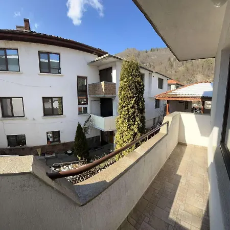 Guest house Къща Тенекеджиеви *